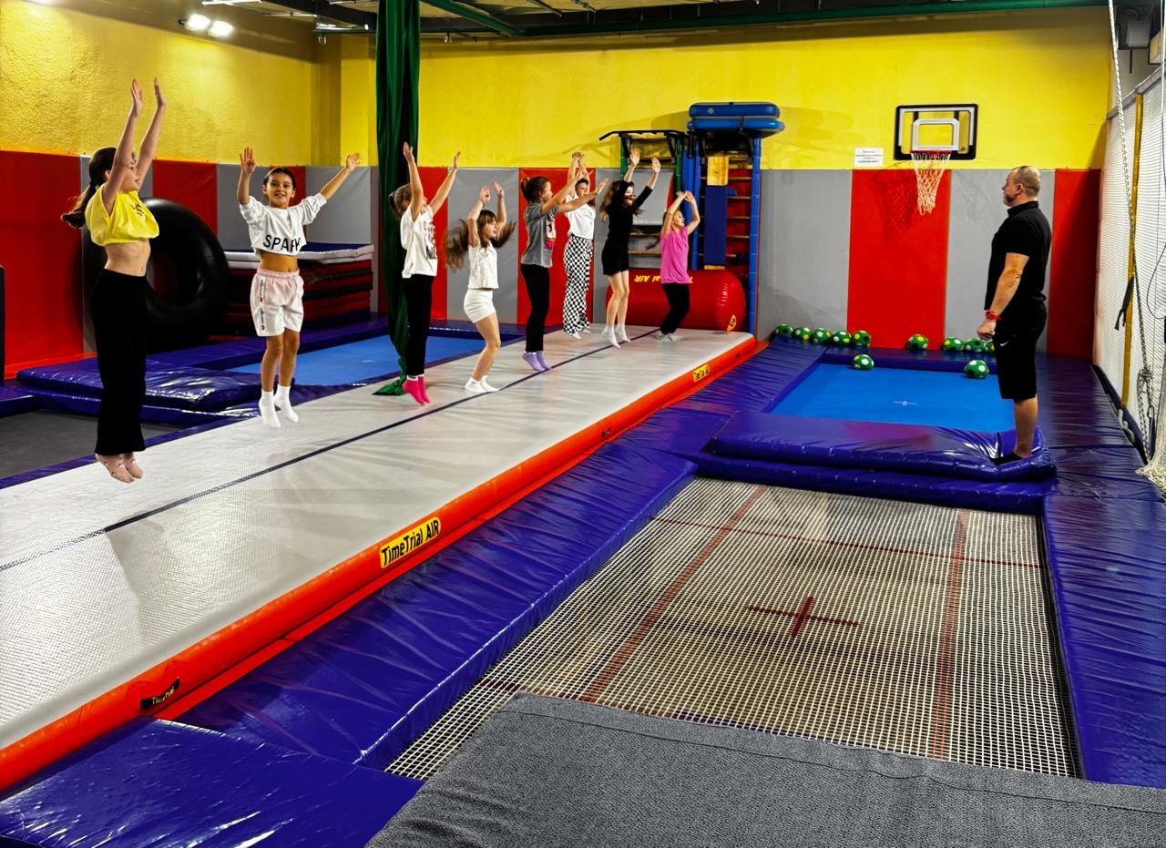 Детская тренировка на батутах