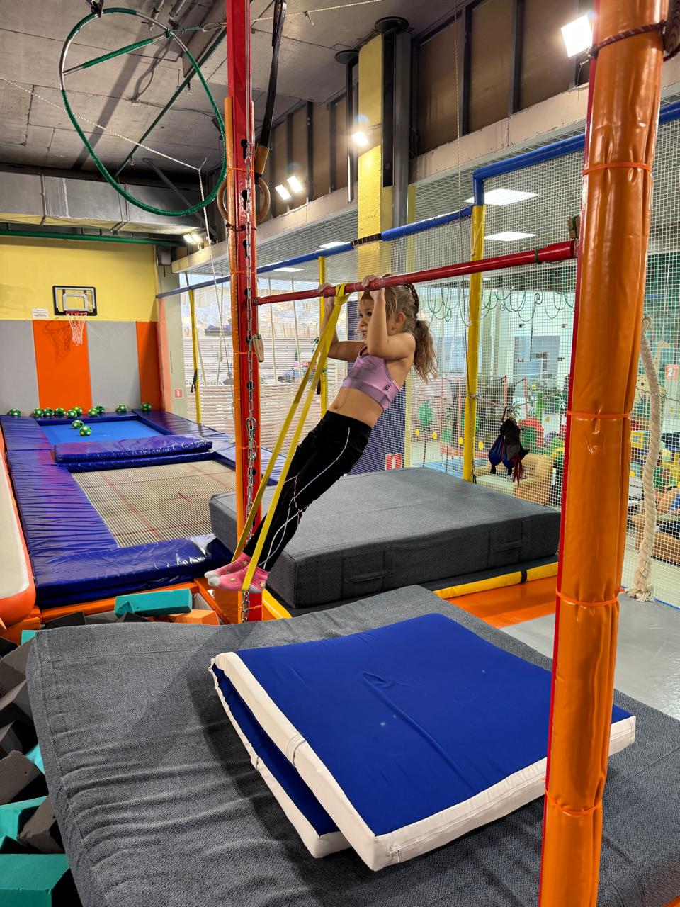 Профессиональная тренировка на батуте